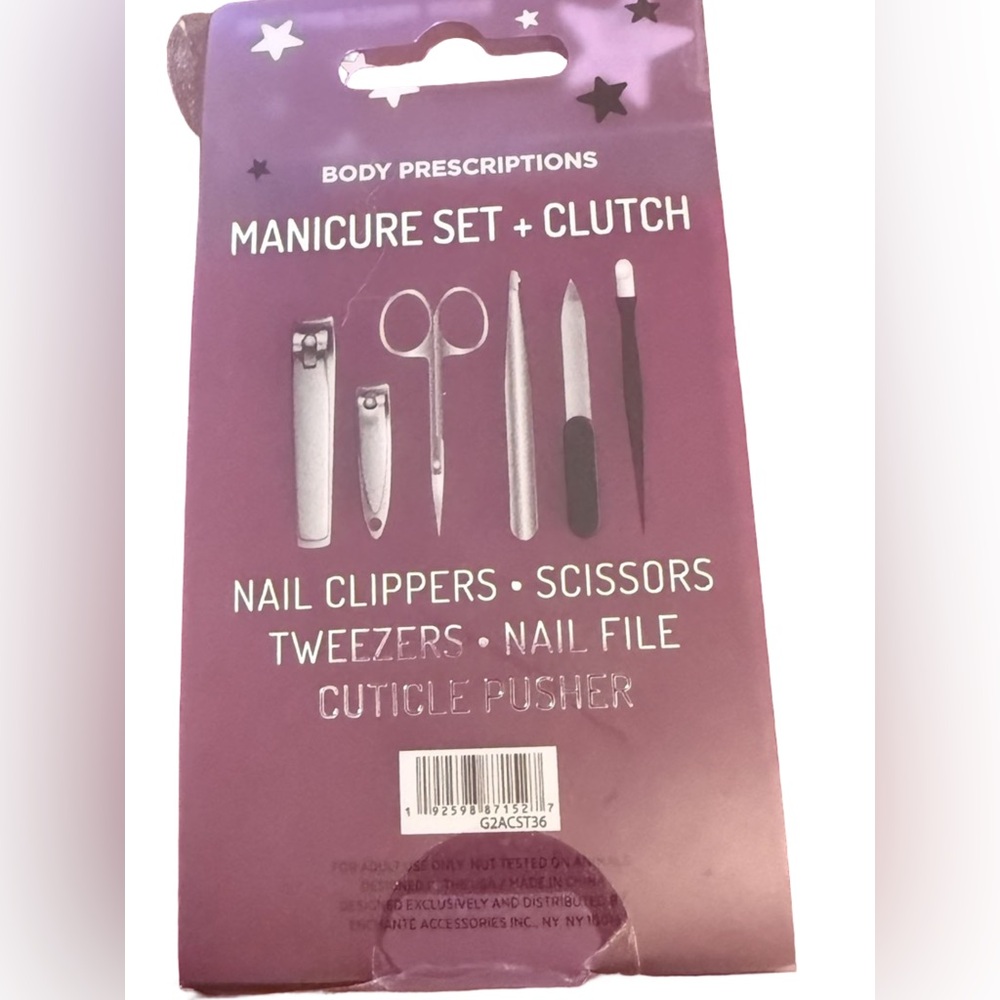 Skull Pampering Set of 4 Skull Candle, Bubble Bath, Shimmer Oil & Manicure Set - Picture 11 of 12